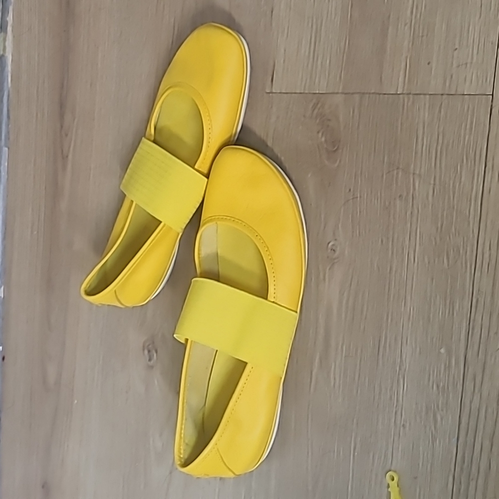 Camper yellow shoes sz 40